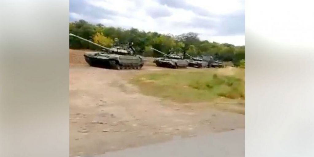У границы с Украиной видели колонну российской тяжелой бронетехники