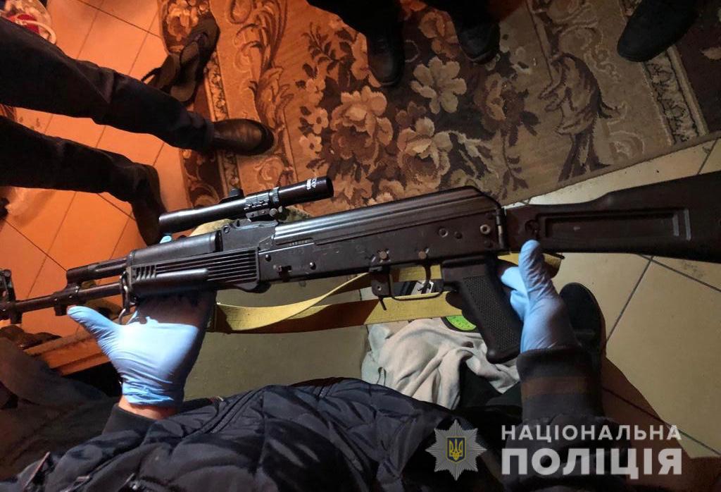 Стрельба в Каховке: контрактник ВСУ взял в руки автомат и захватил заложницу. ФОТО