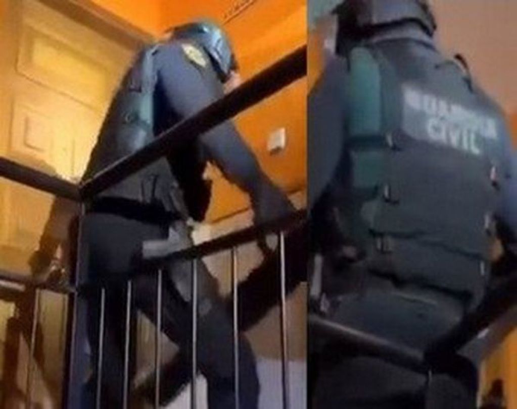 Спецназовцы насмешили Сеть, с трудом выломав дверь. ВИДЕО