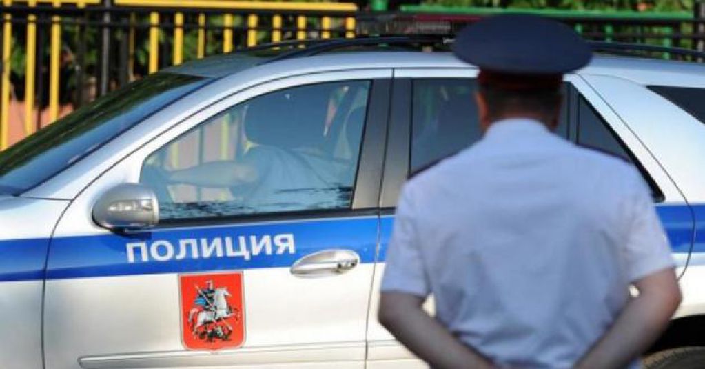В российском МВД скандал из-за красавицы в форме и на четвереньках. ФОТО