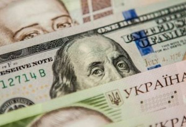 Появился прогноз курса доллара в Украине на три года