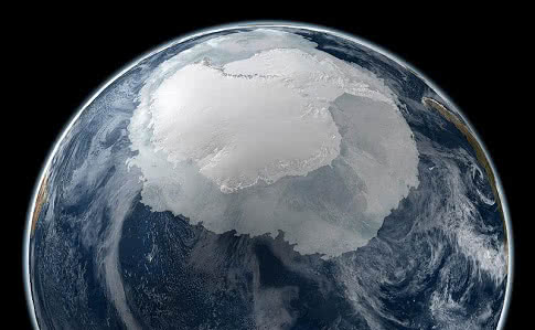 От Антарктиды откололся самый большой за последние 50 лет айсберг. ФОТО