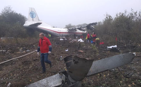 Возле Львова упал самолет, есть погибшие. ФОТО