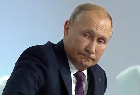 Путина видели в лесу за непонятным занятием. ВИДЕО