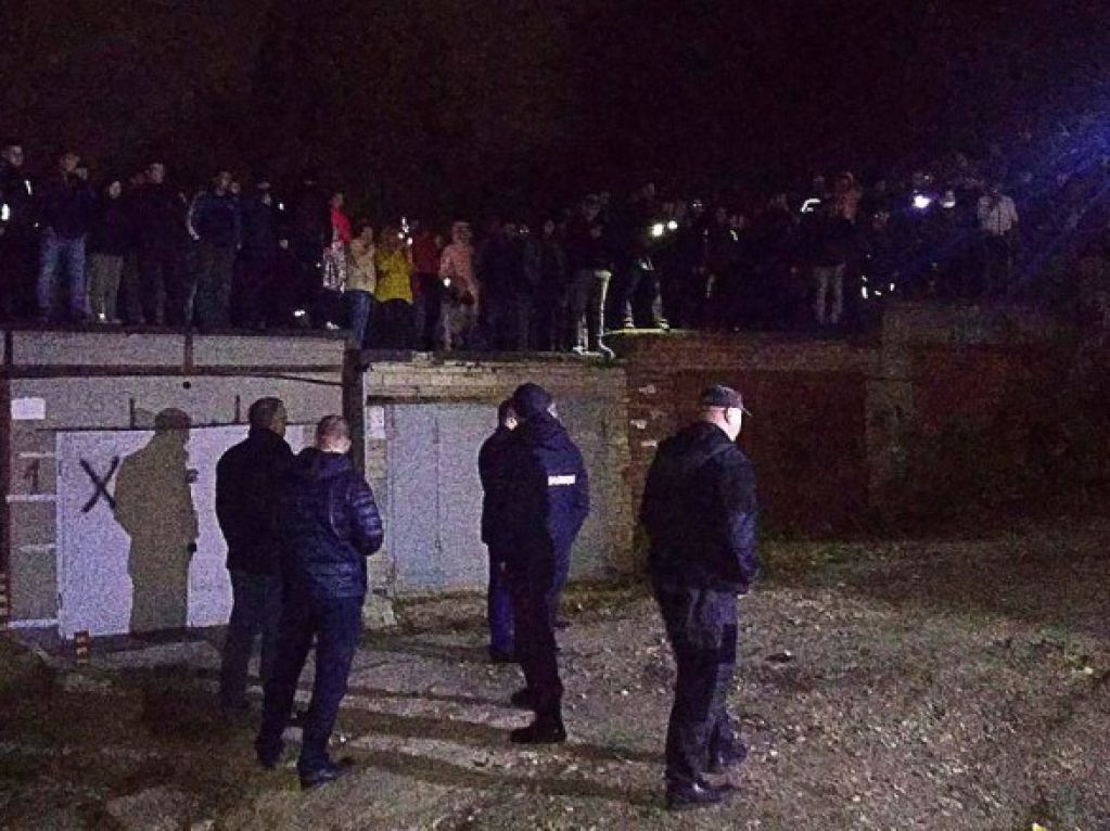 В Саратове люди брали штурмом отдел полиции, требуя самосуда над убийцей 9-летней девочки