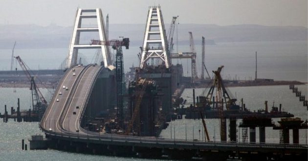 Сплошные пробки: свежие ФОТО "ажиотажа" на Керченском мосту