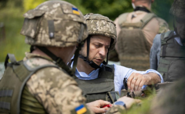 "Две тысячи вольт": Зеленский поразил украинцев заявлением с передовой