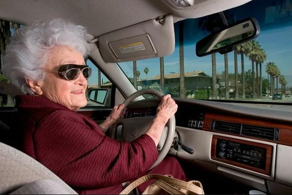 Пять "звоночков" о том, что пожилому человеку уже нельзя за руль