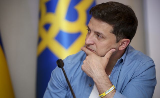 Жизнь украинцев изменится: Зеленский подписал два закона