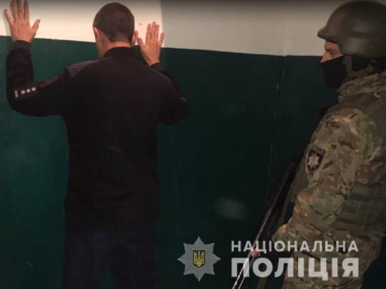 Под Киевом полицейские обеспечили досуг арестованным бандитам