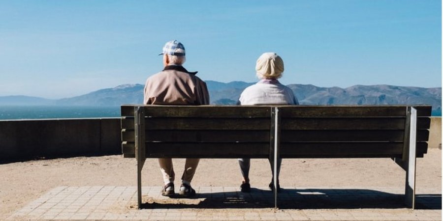 Медики назвали три причины заниматься любовью после 70 лет