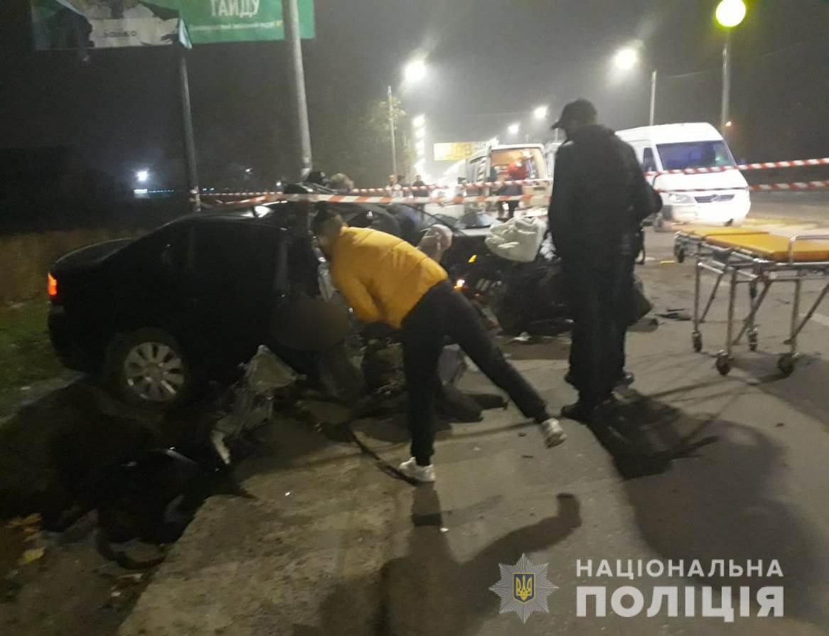 Смертельное ЧП в Николаеве: полицейские на огромной скорости врезались в столб
