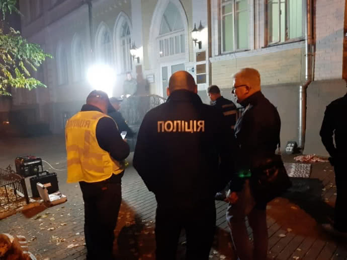 Взрыв гранаты в центре Киева: медики сообщают о погибших и раненых. ФОТО, ВИДЕО