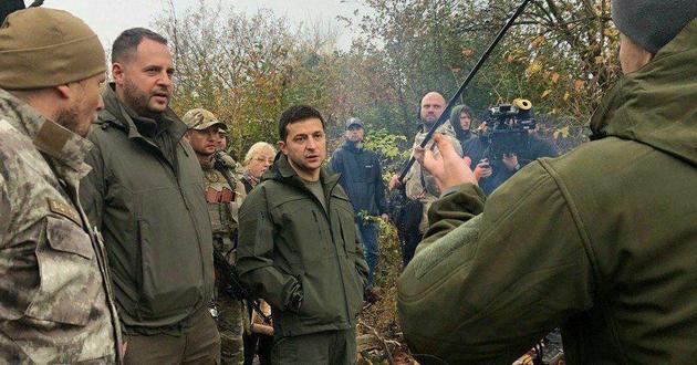 Зеленский прибыл в зону разведения сил на Донбассе: встерча с добровольцам. ФОТО, ВИДЕО