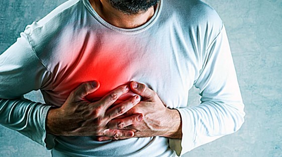 Медик объяснил, почему не стоит хвататься за корвалол при сердечных болях