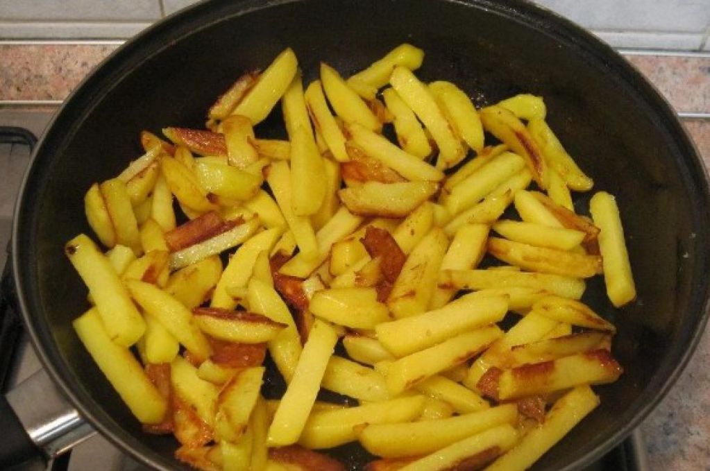 Как приготовить вкусную жареную картошку, которая не развалится на сковороде