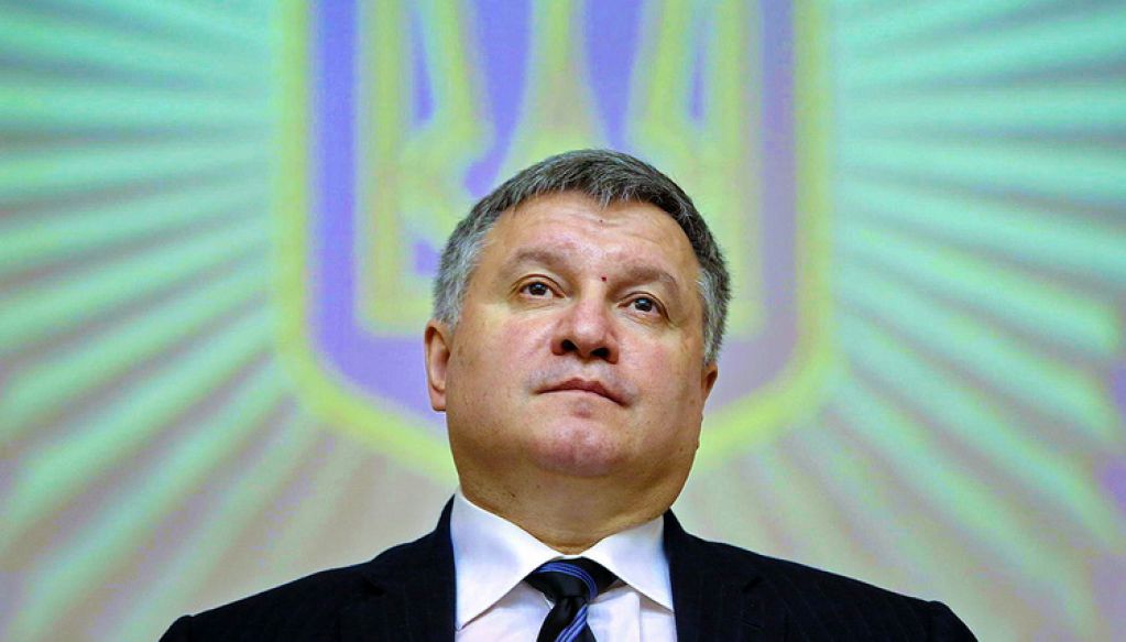Аваков пошел против Зеленского?  Что стоит за скандалом в Золотом