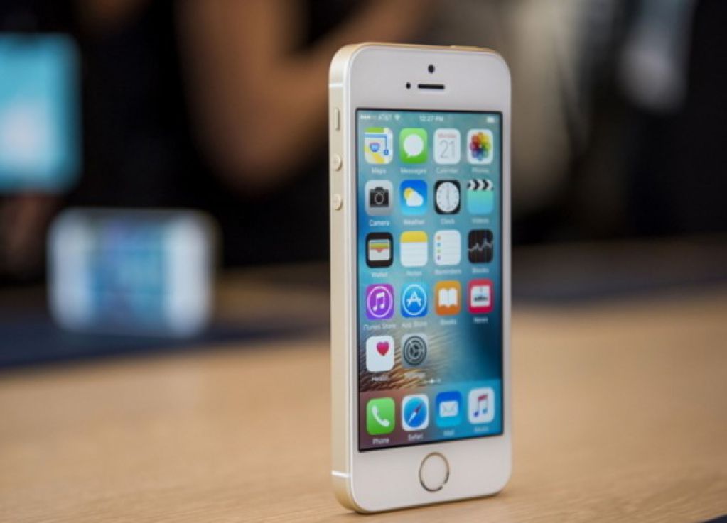 Названы модели iPhone, которые 3 ноября станут "кирпичами"