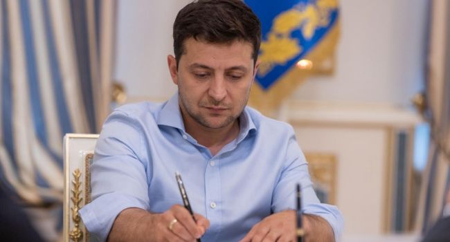 У Украины могут отобрать безвиз: политолог рассказал об «опасном» решении Зеленского