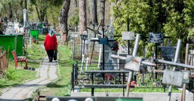 Не оборачивайтесь на кладбище - это опасно: приметы и суеверия