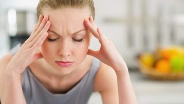 Избавиться от головной боли без таблеток помогут душ и вкусняшка