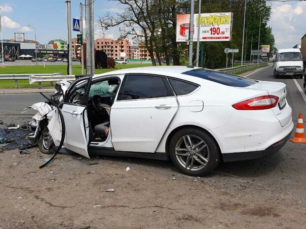 Разлетелись, как «кегли»: в Киеве шумахер на Lexus протаранил пешеходов