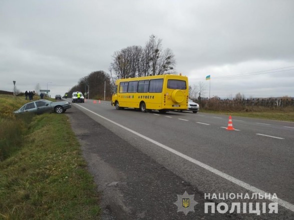 ЧП на Львовщине: в ДТП попал школьный автобус, госпитализированы десять детей
