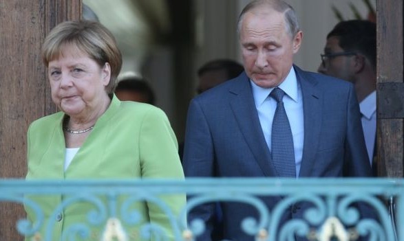 Меркель собирается поговорить с Путиным о ситуации в Украине