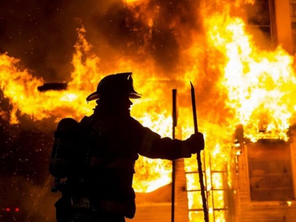 Сгорел заживо: в Киеве пожарные в сгоревшей квартире обнаружили тело мужчины