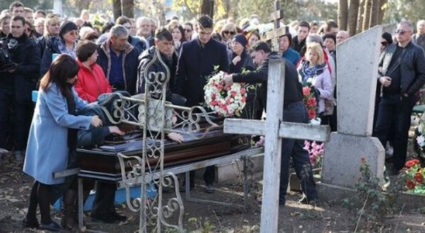 На похоронах жертвы доцента-расчленителя случилась беда