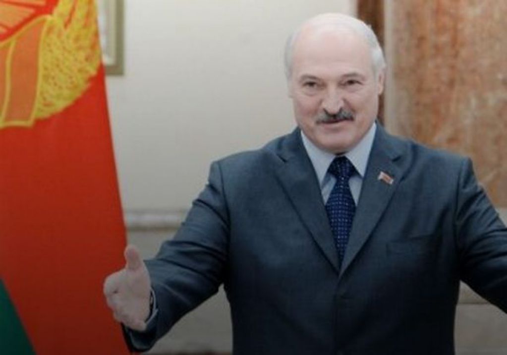 "Хороший вкус": пикантные кадры Лукашенко с 22-летней подружкой попали в Сеть