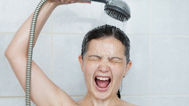 Почему нельзя принимать душ каждый день: специалисты удивили ответом