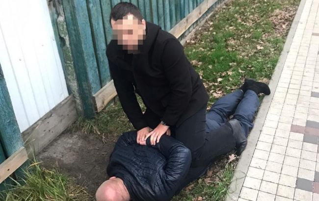 На Киевщине инспектор ГФС «погорел» на взятке