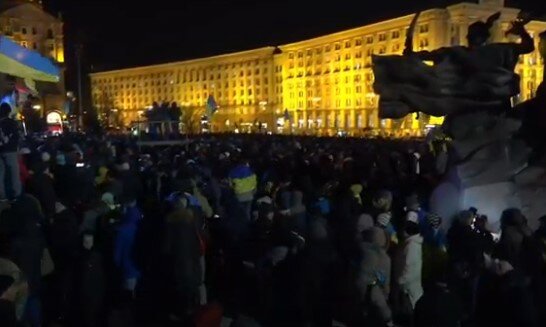 Тысячи людей снова вышли на Майдан в Киеве: что происходит?