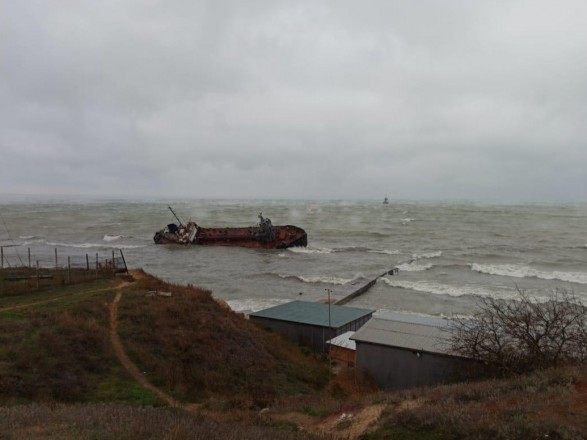Госэкоинспекция бьет тревогу: Одесса на грани экологической катастрофы из-за аварии танкера