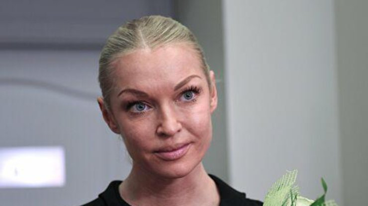 Грязная Волочкова шокировала публику обнаженным шпагатом