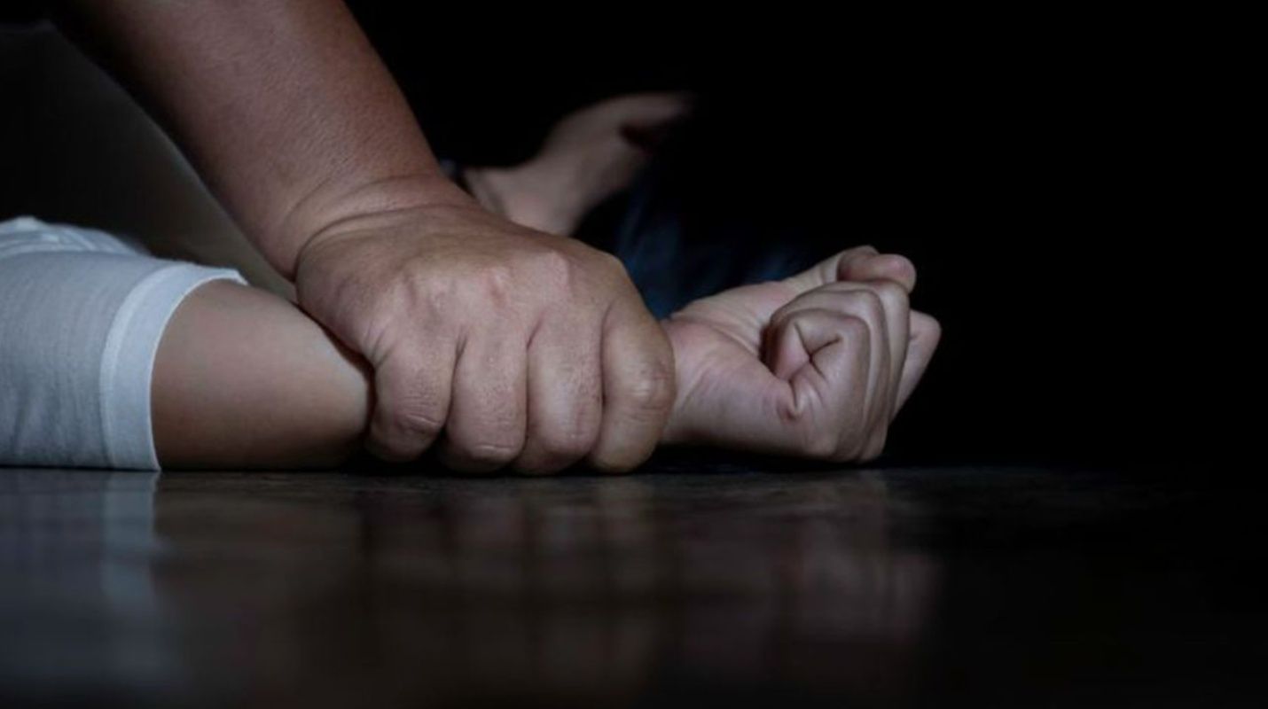Напоил и изнасиловал: в Одессе отчим надругался над несовершеннолетней падчерицей