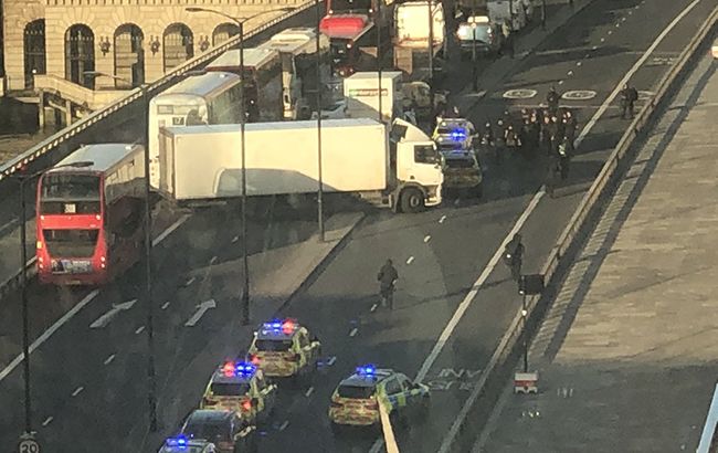 Стрельба и море крови: полиция перекрыла Лондонский мост