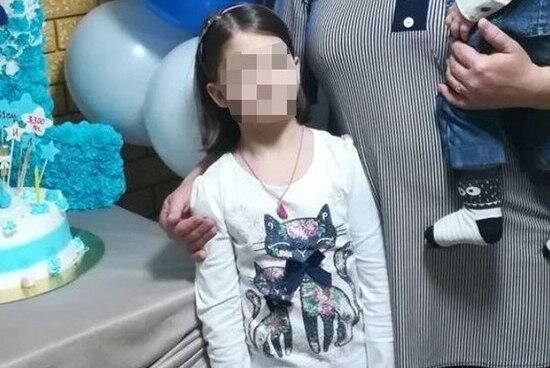 Оставил погибать в выгребной яме: осатаневший сосед надругался над 9-летней девочкой