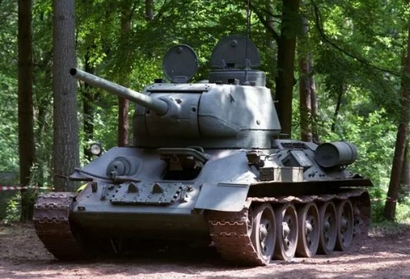 Для чего в танках Т-34 делали эти отверстия в башне