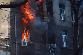 Появилось кошмарное ВИДЕО, как люди прыгали из окон при пожаре в Одессе