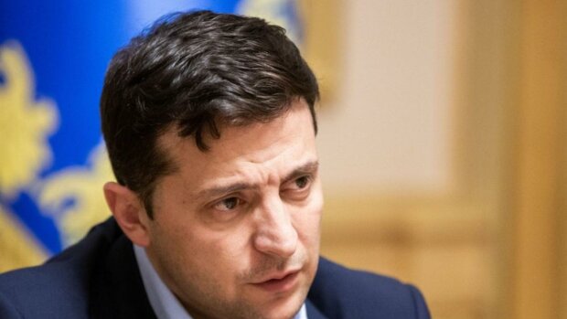 «Не стоит прогибаться…»: Зеленский решил изменить Основной закон Украины