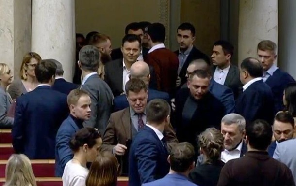 Крыл матом женщину: в Раде рассказали, за что получил по зубам «слуга народа»