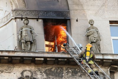 Слава Героям: в сети рассказали о подвиге пожарных при тушении пожара в Одессе