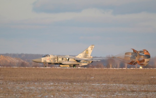 Впервые за 20 лет: украинские военные самолеты дозаправились в воздухе. ВИДЕО