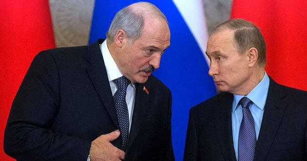 Умасливал колбасой, конфетами и салом: Песков выложил подробности переговоров Путина и Лукашенко 
