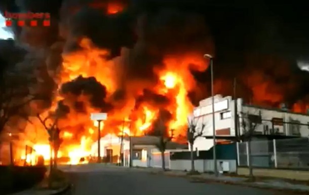 Пожар на заводе в центре Европы: есть угроза утечки химикатов