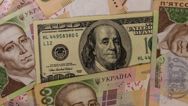 Эксперт рассказал, что будет с курсом доллара к Новому году и в 2020-м