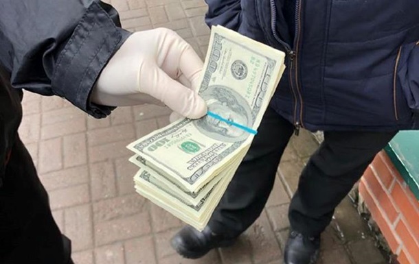 Львовского полицейского поймали на вымогательстве у студентов $4 тысяч 