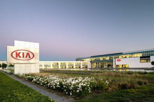 Только не смейтесь: KIA показала новый логотип